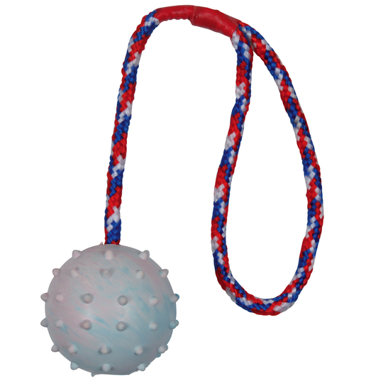 Trixie-kumipallo heittokahvalla - pallon halkaisija 6 cm, köyden pituus 30 cm